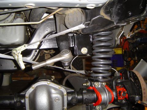 1989 Ford Bronco - Close up of track bar mount and pitman arm