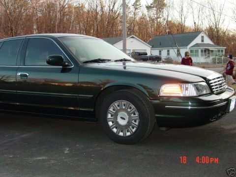 2003 Ford Crown Victoria photo