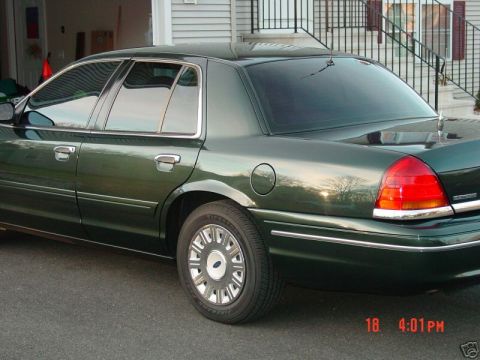 2003 Ford Crown Victoria photo