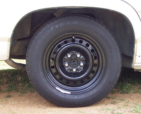 1985 Ford LTD Crown Victoria - The vehicle's rear wheel and tire are shown, with the "SUPERMOTORS" watermark visible at the bottom right.