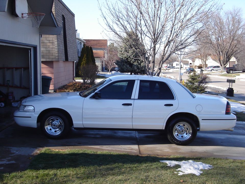 White 2000 Ford Crown Victoria sedan, side view