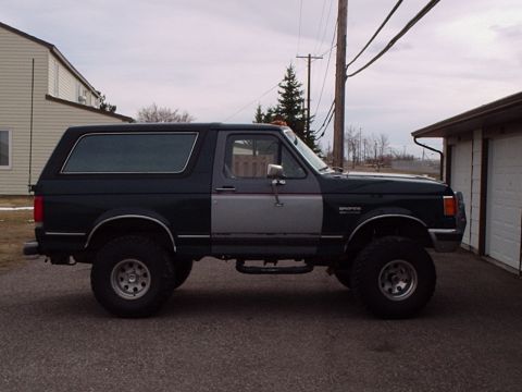 1990 Ford Bronco - Pose before putting the smaller tires back on for gas mileage.