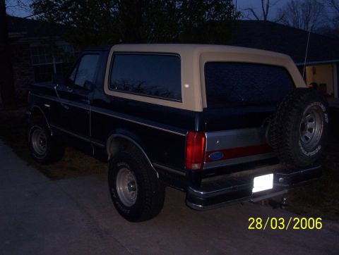 1991 Ford Bronco - This Ford Bronco appears to be a 1992 model, not a 1991 as claimed.