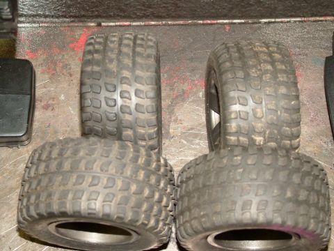 1994 Ford Bronco - Four off-road tires are shown, with a Supermotors.net watermark visible on the bottom right tire.