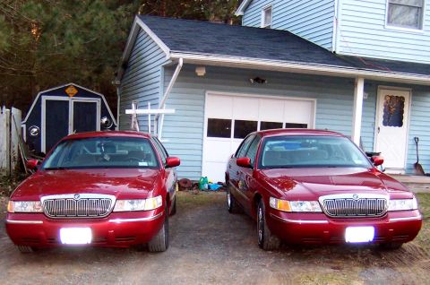 2001 Mercury Grand Marquis - The twins at home, '99 GS on left, '01 LS on right