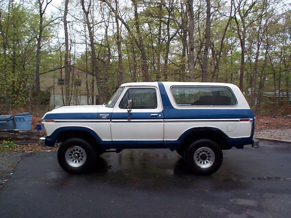 Side view of a 1978 Ford Bronco with white and blue paint