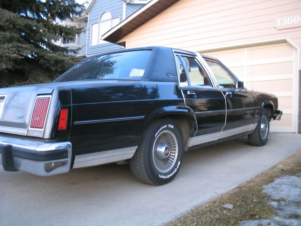 1982 Ford Crown Victoria LTD “Big Shiney”