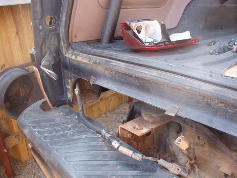 1994 Ford Bronco - The white connector is for the tailgate. The harness comes thru the round hole above the hinge, down thru the body with the taillight harne…