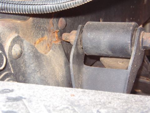 1994 Ford Bronco - These bolts are installed backward, and they've cut thru the shackle brackets.