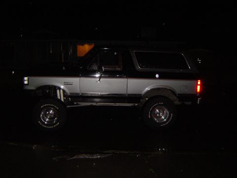 1989 Ford Bronco - Dark pic outside