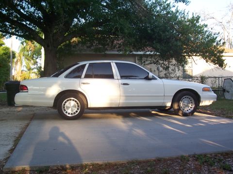 1997 Ford Crown Victoria photo