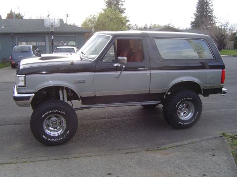 1989 Ford Bronco - Got the bumper put on