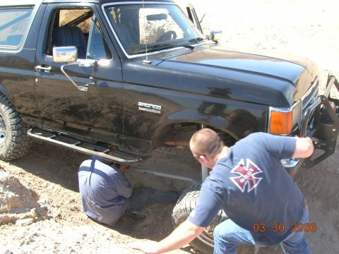 1985 Ford Bronco - oops....perrys heim came out.