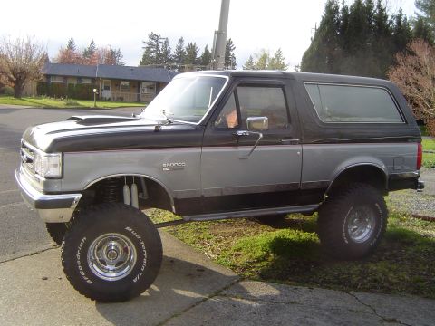 1989 Ford Bronco - Lifted 1989 Ford Bronco with two-tone paint and large off-road tires.