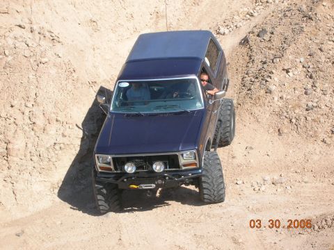 1985 Ford Bronco - chris again...remember hes running 40's thru here.