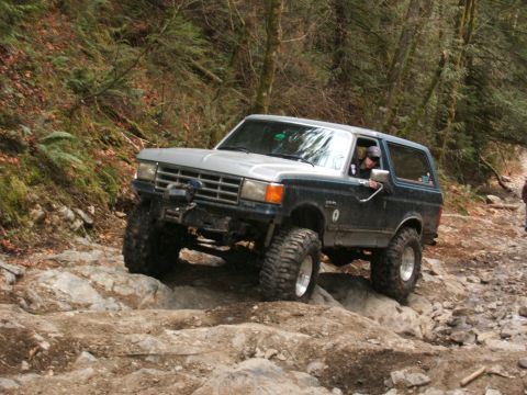 1987 Ford Bronco - puttin around (gotta love the new gearing)