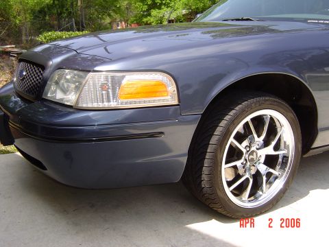 1998 Ford Crown Victoria - The spacing to the fender looks pretty good,as far as offset anyway.Needs to be lowered something fierce though!