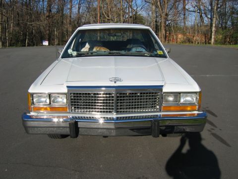1985 Ford LTD Crown Victoria - Front view of a white 1985 Ford Crown Victoria LTD, a prominent chrome grille and a new front bumper.