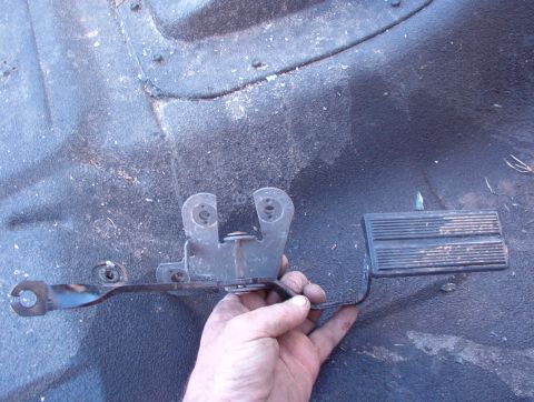 1994 Ford Bronco - This is a common problem with this style of pedal - the arm slips on the splines, and loses alignment & stability, giving poor pedal feel &…