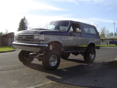 1989 Ford Bronco - Put some 32s on it to get it back in the garage