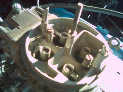 1972 Ford Ranchero - choke tower is removed for unrestricted flow to primaries
