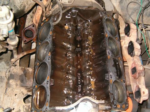 1986 Ford Bronco - rebuilding the heads on it