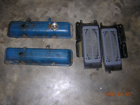 2004 Chevrolet Silverado 3500 - valve covers and brackets