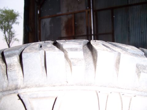 1983 Ford Bronco - Close-up view of a tire tread, with a watermark from Supermotors.net visible.