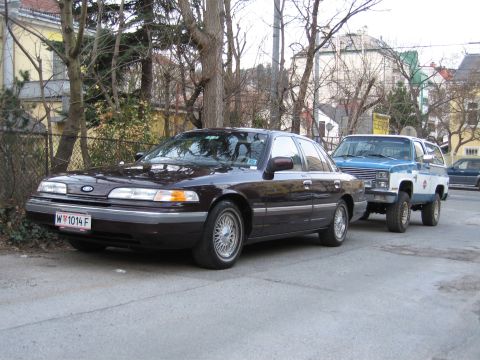 1992 Ford Crown Victoria photo