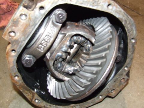 1986 Ford Bronco - Close-up view of differential gears, showing a "1966" casting mark on a component.