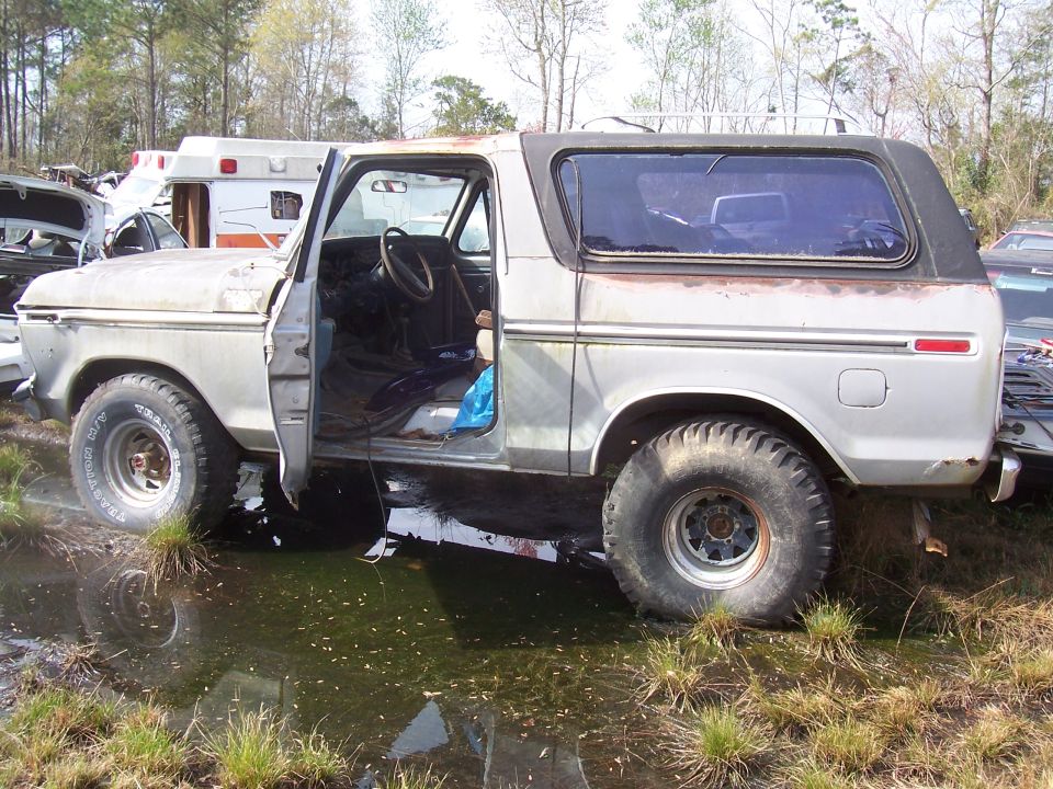 1978 Ford Bronco, silver, 3/4 front view, driver door open