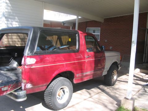 1991 Ford Bronco - This Ford Bronco appears to be a 1992 model, not a 1991 as claimed.