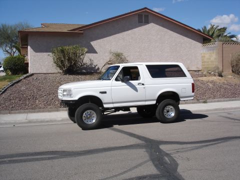 1996 Ford Bronco - This lifted 1996 Ford Bronco is seen from the side on a sunny day.
