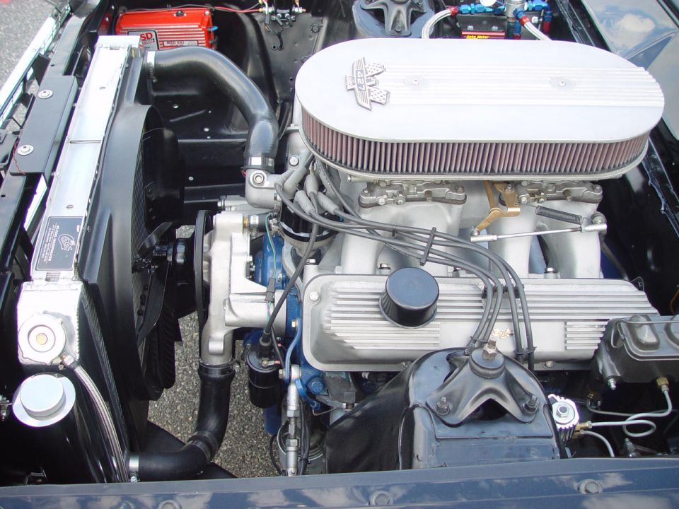 Ford 427 big-block V8 with dual carbs, oval chrome air cleaner and finned valve covers