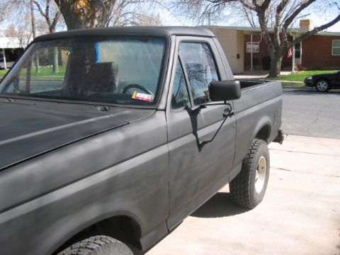 1991 Ford Bronco - This Ford Bronco appears to be from the early 1980s, not a 1991 model.
