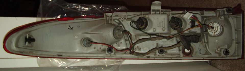 95+ no-outline tail light, passenger, rear