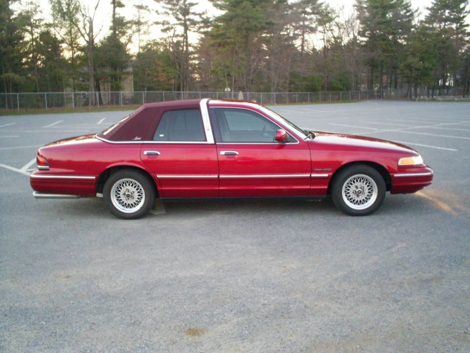 1995 Ford Crown Victoria sedan, red with maroon vinyl top, side view