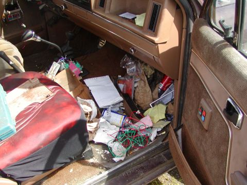 1987 Ford Bronco II - The interior of this vehicle is filled with trash and debris, obscuring many details.