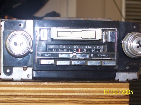 2004 Chevrolet Silverado 3500 - Car radio with tape deck and FM stereo tuner, dated 01/01/2005.