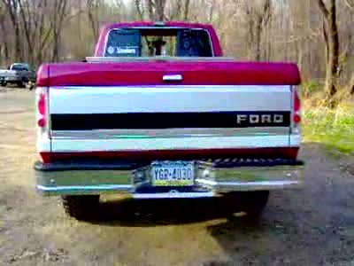 1993 Ford F-150 - Start up, idle and revving. First cat - 3 feet of 2 1/2" pipe - Magnaflow SI/DO - dumped after the muffler.