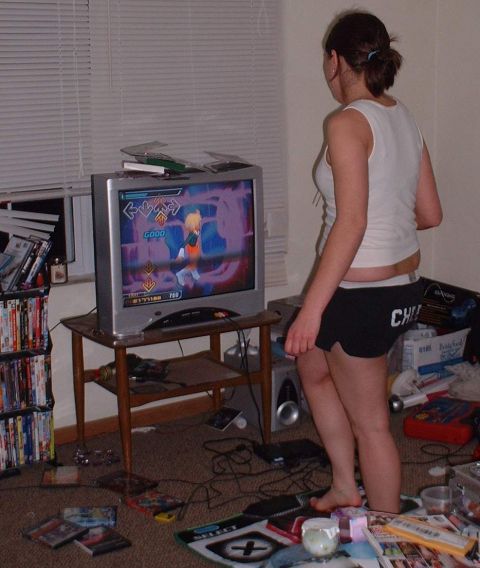 2006 Ford E350 - Mindy playing DDR.