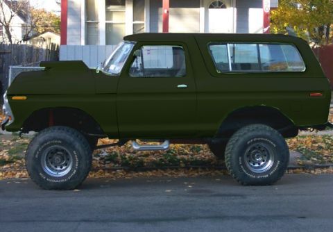 1978 Ford Bronco - This lifted 1978 Ford Bronco features an aftermarket hood scoop and off-road tires.