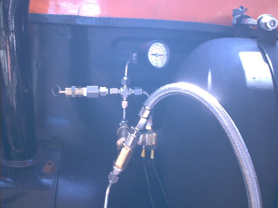 Engine bay with pressure gauge and braided hose