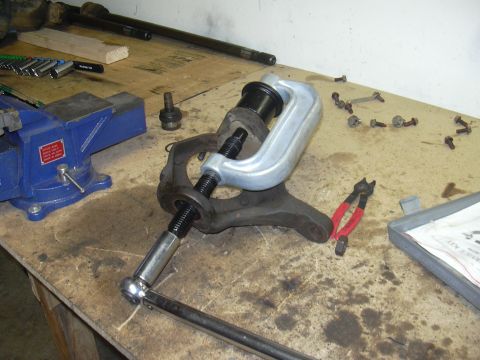 1991 Ford Bronco - Pressing the old ball joints out