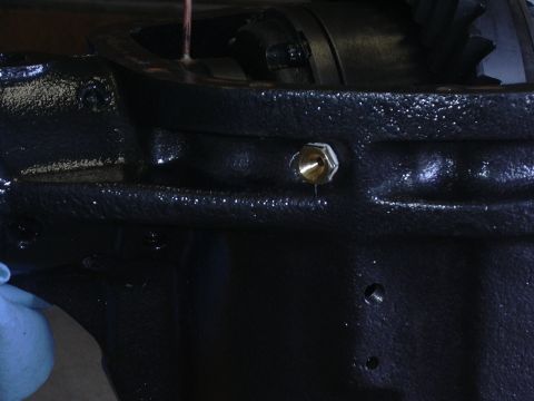 1991 Ford Bronco - This is the bulkhead fitting for the air line to the ARB locker