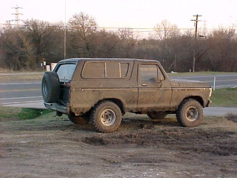 1978 Ford Bronco - This 1978 Ford Bronco, seen from the side, features a spare tire on its rear.