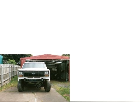 1983 Ford Bronco - Looks high with lift and no bumper