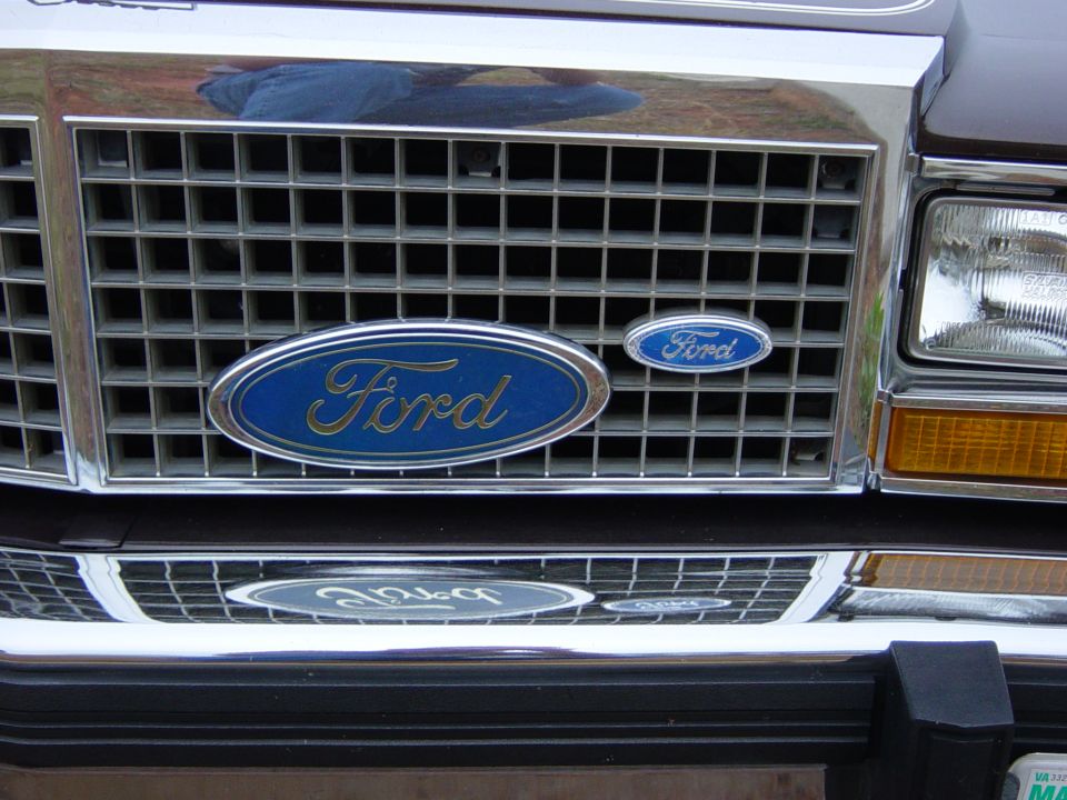 1982 Ford Crown Victoria LTD grille with dual blue oval badges