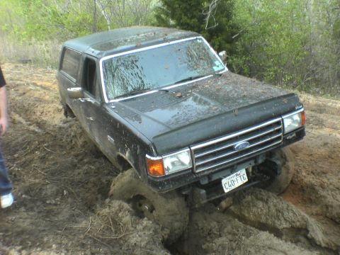 1991 Ford Bronco - Well i did a dumbass thing and went wheeling by myself with a couple friends. I and brought nothing. Went through the run and truck whipped…