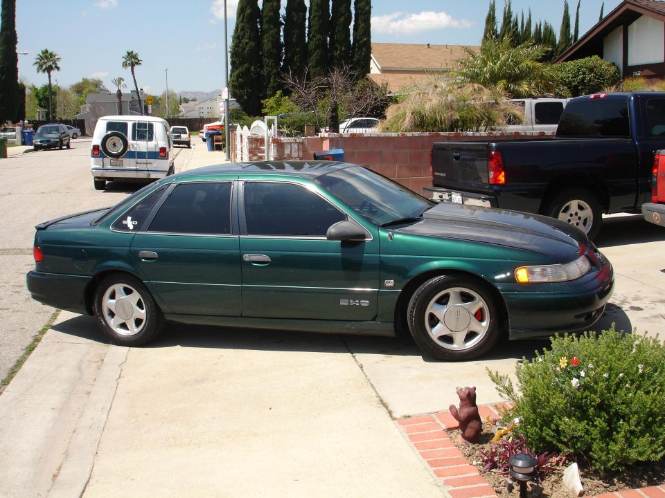 Green 1993 Ford Taurus sedan, side view
